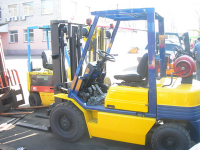 Бензиновый погрузчик Komatsu FG25-11
