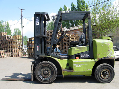 Дизельный погрузчик Clark CDP40