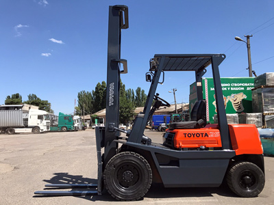 Дизельный погрузчик Toyota 02-4FD25-30184