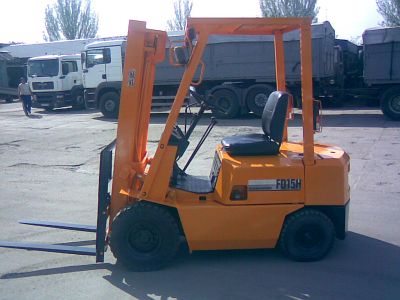 Дизельный погрузчик Komatsu FD15H-14