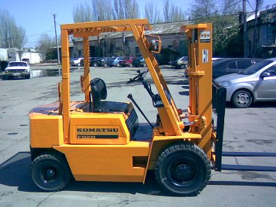 Дизельный погрузчик Komatsu FD20-10