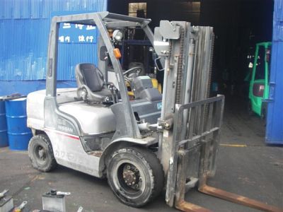Бензиновый погрузчик Nissan UJL02M28