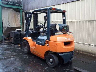 Вилочный погрузчик Toyota 02-7FGL20
