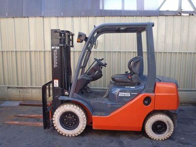 Дизельный погрузчик Toyota 50-8FD25