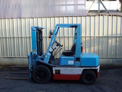 Бензиновый погрузчик Nissan PH02M25