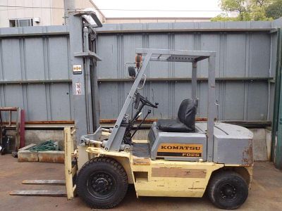 Дизельный погрузчик Komatsu FD25-8