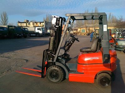 Вилочный погрузчик Toyota 02-6FG10