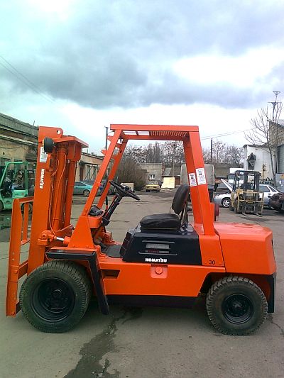 Дизельный погрузчик Komatsu FD30-7