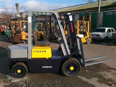 Дизельный погрузчик Nissan QF02A25