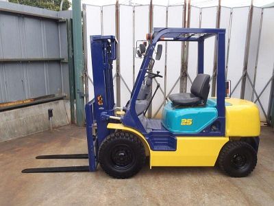 Бензиновый погрузчик Komatsu FG25C-14