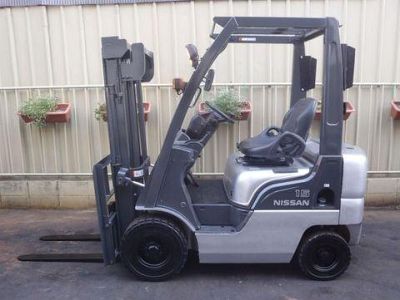 Бензиновый погрузчик Nissan NL01A15