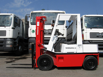Бензиновый погрузчик Nissan PH02M25
