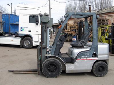 Дизельный погрузчик Nissan YL02A25