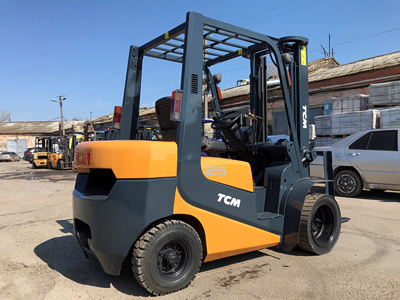 Дизельный погрузчик TCM FD25T6 (83260)