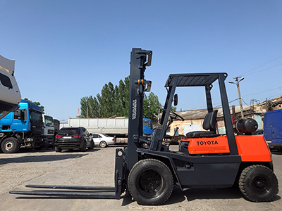 Бензиновый погрузчик Toyota FG28-10043