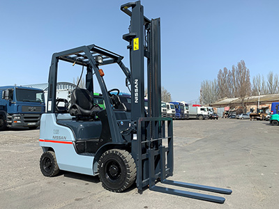 Вилочный погрузчик Nissan P1F1A15D-002562