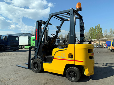 Вилочный погрузчик Nissan P1F1A15D-400679
