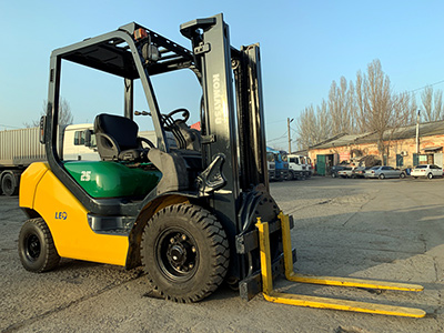 Бензиновый погрузчик Komatsu FG25HT-16-702047