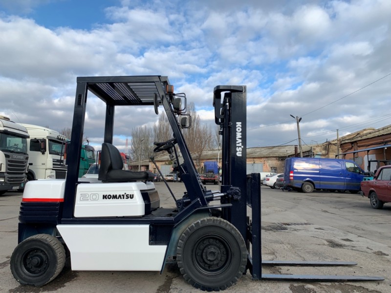 Бензиновый погрузчик Komatsu FG20-11