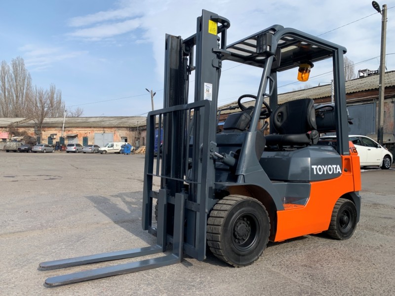 Вилочний навантажувач Toyota 02-7FG18