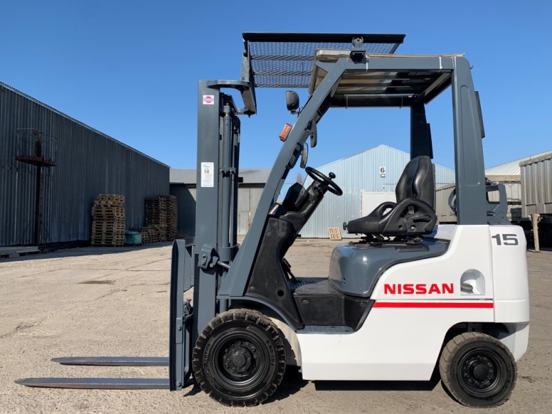 Вилочний навантажувач Nissan P1F1A15D