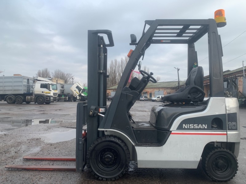 Вилочний навантажувач Nissan P1F1A10D