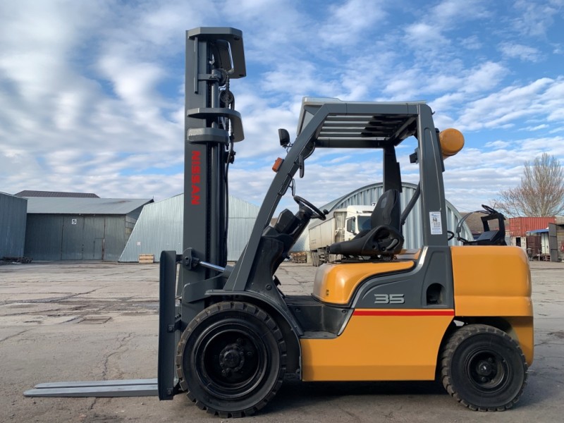 Вилочний навантажувач Nissan UGL02A35W