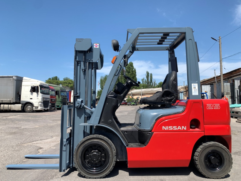 Вилочний навантажувач Nissan PL02A25