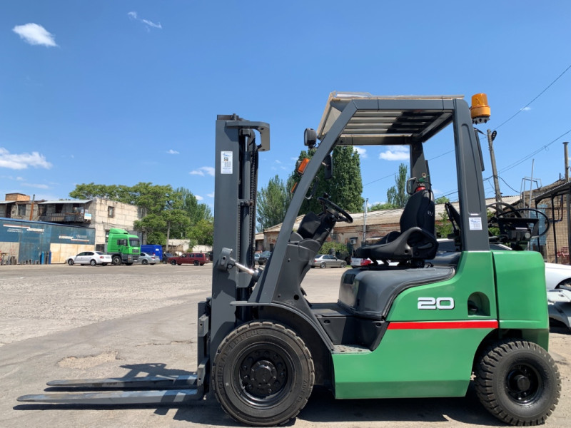 Вилочний навантажувач Nissan P1F2A25D