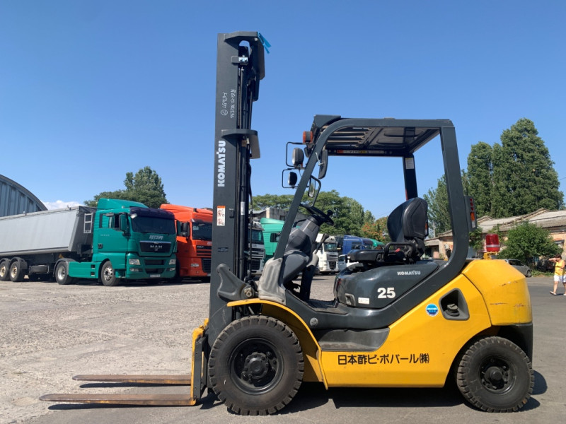 Вилочний навантажувач Komatsu FG25C-17