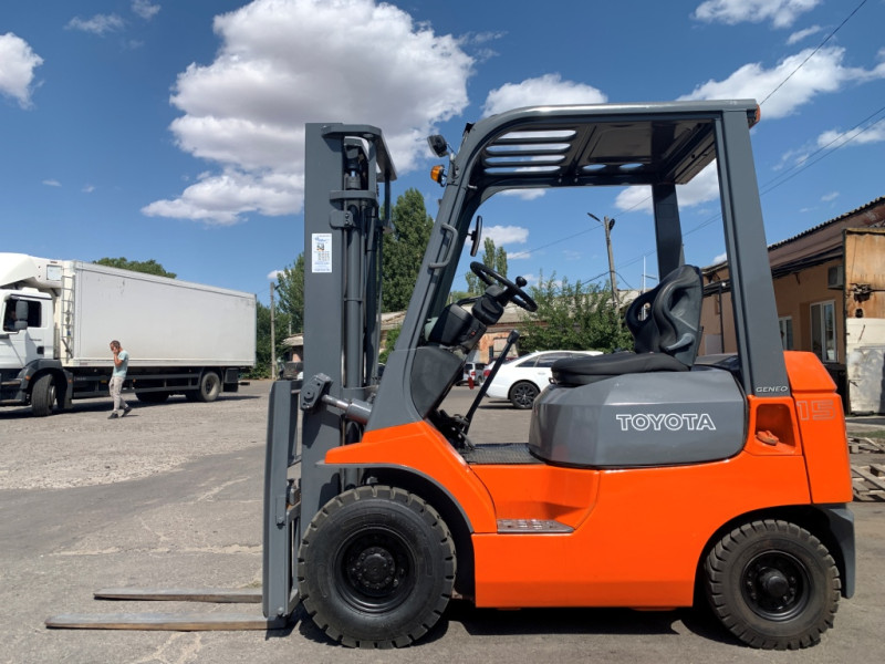 Вилочний навантажувач Toyota 7FGL15