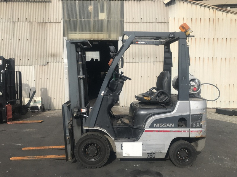 Вилочний навантажувач Nissan P1F1A18D