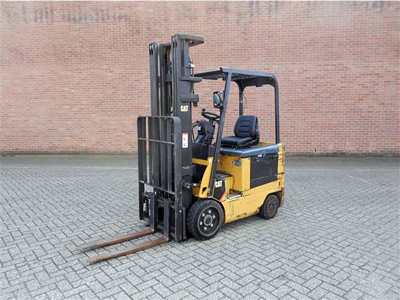 Электропогрузчик CAT Lift Trucks EC25LNY