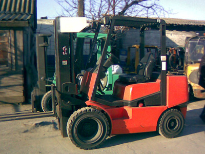 Газовый погрузчик Clark CGP30