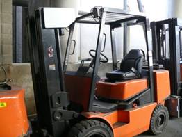 Газовый погрузчик Clark CGP30