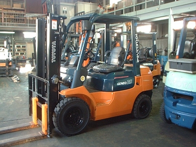 Вилочный погрузчик Toyota 7FD25