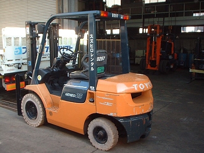Вилочный погрузчик Toyota 7FD25