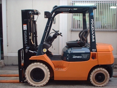 Вилочный погрузчик Toyota 02-7FD25
