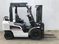 Вилочный погрузчик Nissan P1F2A25D (2)