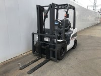 Вилочный погрузчик Nissan P1F2A25D (3)