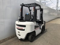Вилочный погрузчик Nissan P1F2A25D (5)