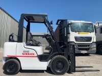Вилочный погрузчик Nissan P1F2A25D