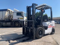 Вилочный погрузчик Nissan P1F2A25D (5)