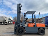 Вилочний навантажувач Nissan PGF02M30