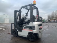 Вилочний навантажувач Nissan P1F1A10D (3)