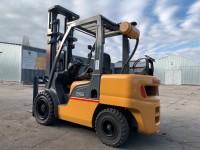 Вилочний навантажувач Nissan UGL02A35W (3)