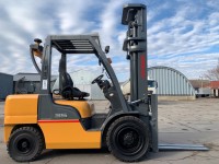 Вилочний навантажувач Nissan UGL02A35W (6)