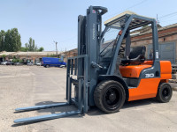 Вилочний навантажувач Nissan UGL02A30W (2)