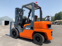 Вилочний навантажувач Nissan UGL02A30W (3)