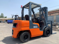 Вилочний навантажувач Nissan UGL02A30W (4)